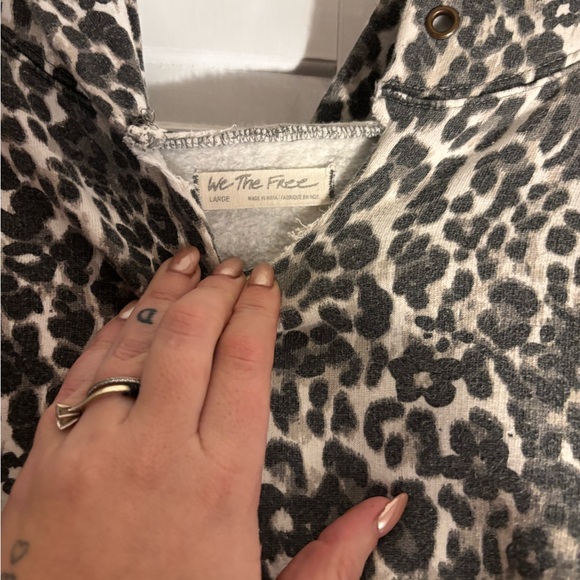 Free People “it’s a vibe” oversized leopard hoodie - Picture 6 of 8